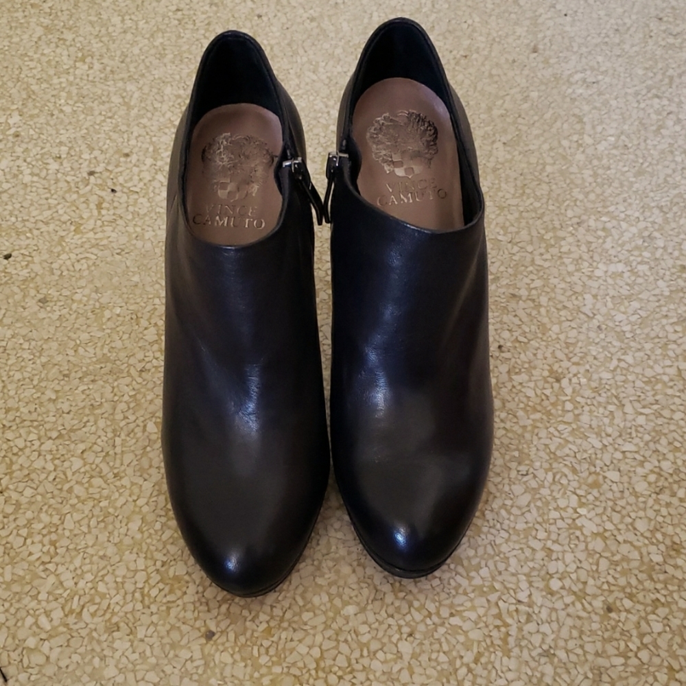 Vince Camuto black leather booties, sz 5.5
